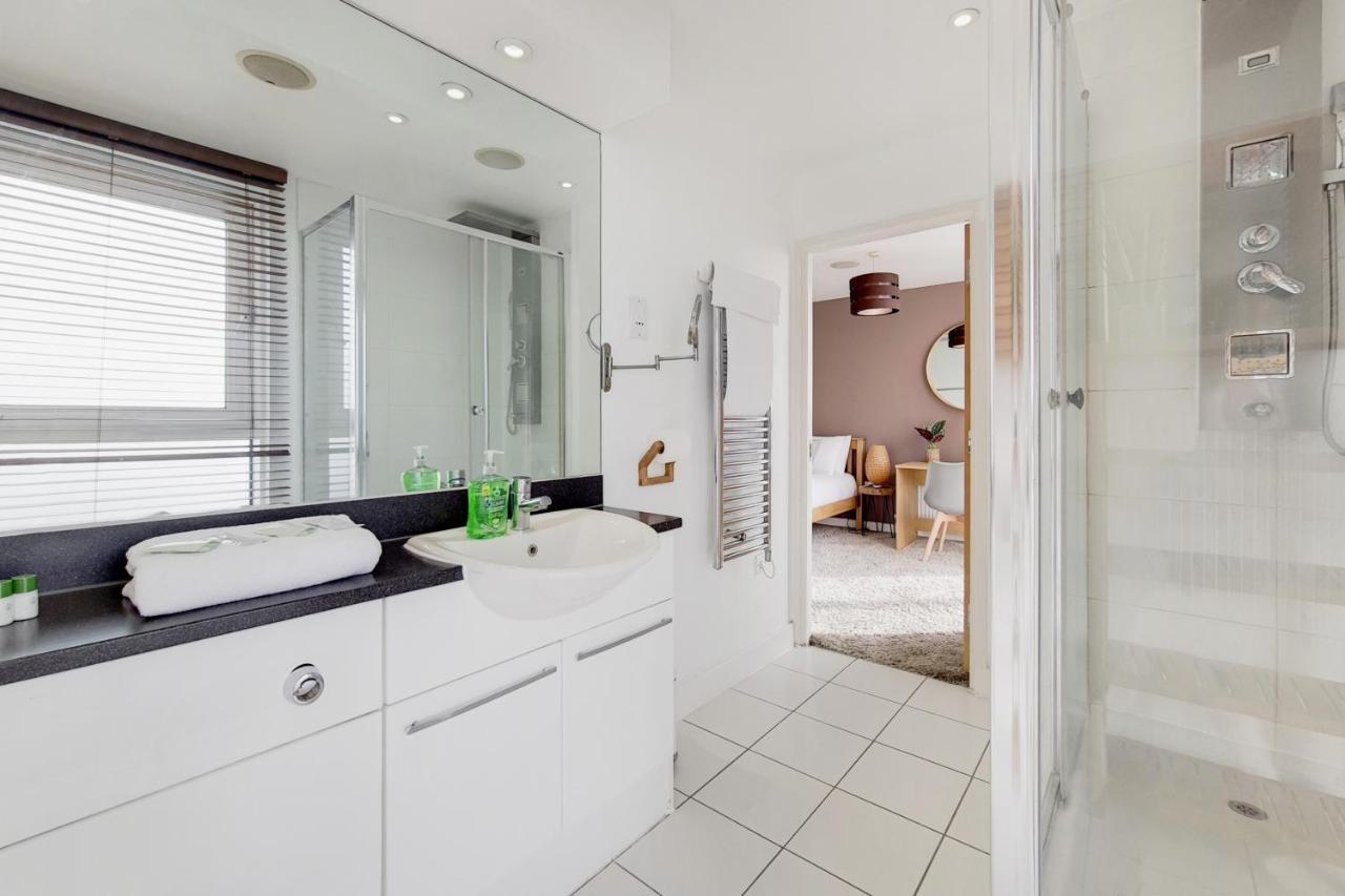 Deluxe Three Bedroom Apartment By London Excel Stays 外观 照片